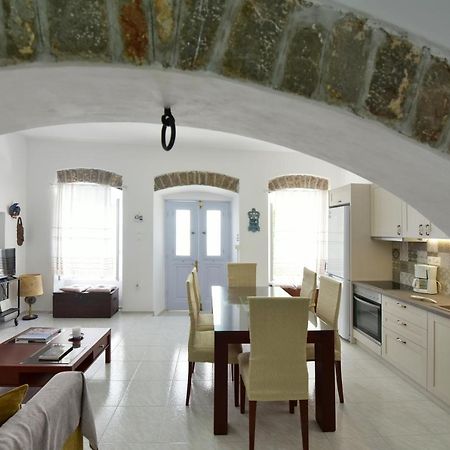 Arco I/ Downtown Rustic Apartment/4 Min From Port Hydra  Exterior photo