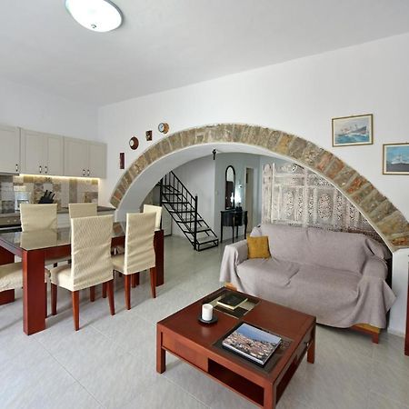 Arco I/ Downtown Rustic Apartment/4 Min From Port Hydra  Exterior photo