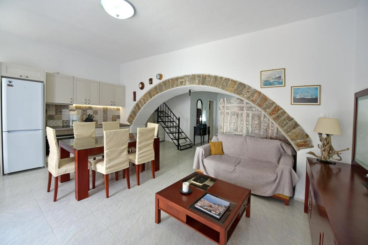 Arco I/ Downtown Rustic Apartment/4 Min From Port Hydra  Exterior photo