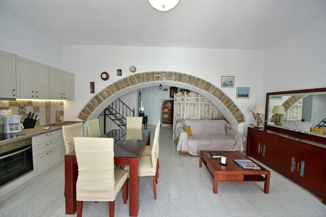 Arco I/ Downtown Rustic Apartment/4 Min From Port Hydra  Exterior photo