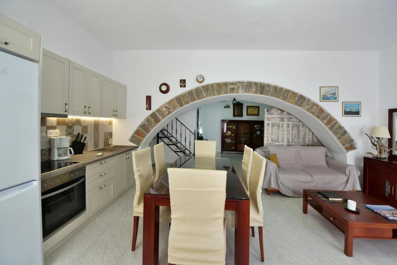 Arco I/ Downtown Rustic Apartment/4 Min From Port Hydra  Exterior photo